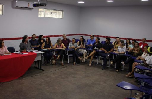 Reunião contou com ampla presença de docentes e representante discente que decidiram as deliberações do encontro.