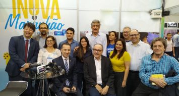 Reitora Elizabeth Nunes Freire acompanhada de colegas e integrantes do evento marcam participação da UEMASUL na SBPC.