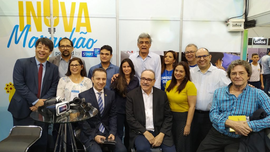 Reitora Elizabeth Nunes Freire acompanhada de colegas e integrantes do evento marcam participação da UEMASUL na SBPC.