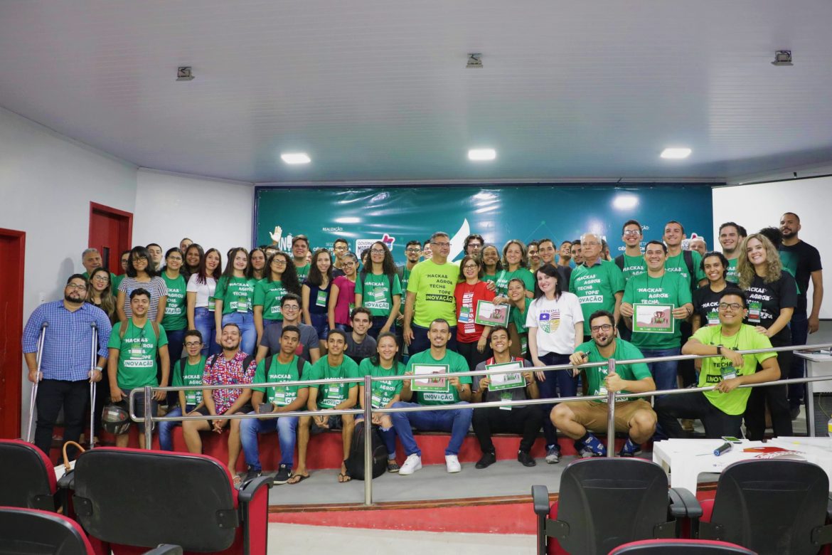 Participantes do Agro Hacka reunidos no auditório da UEMASUL.