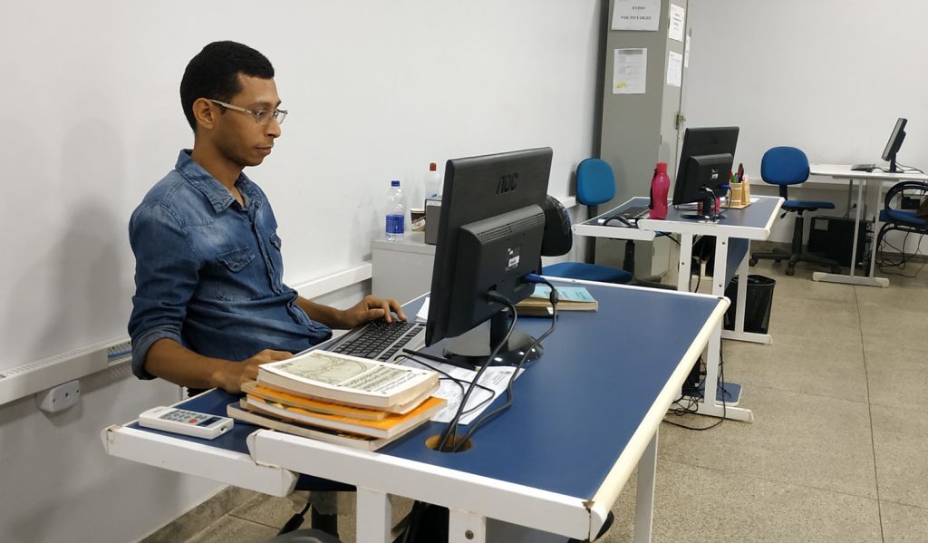 Formado em Biblioteconomia, Raniera Nunes cuidará da reestruturação da biblioteca do Campus Açailândia.