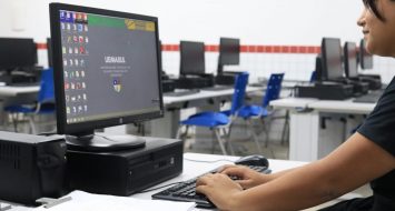 Estudante realiza inscrição em sítio eletrônico do Programa.