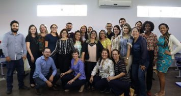 Conselheiros pedagógicos posam para foto em reunião