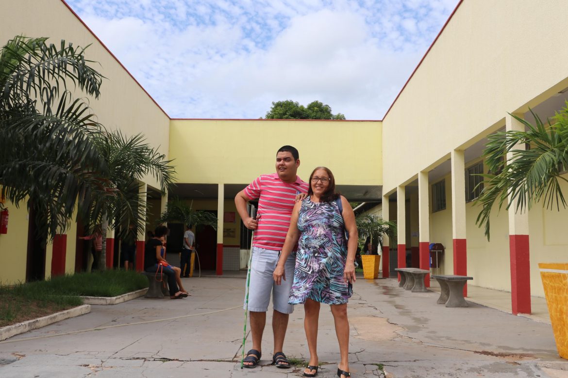 Academicos portadores de necessidades especiais.