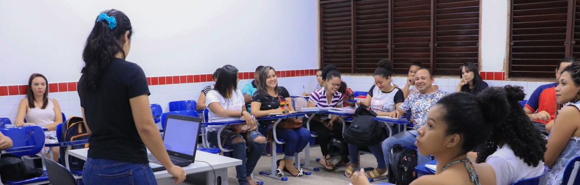 Alunos do Cursinho Popular em sala de aula.